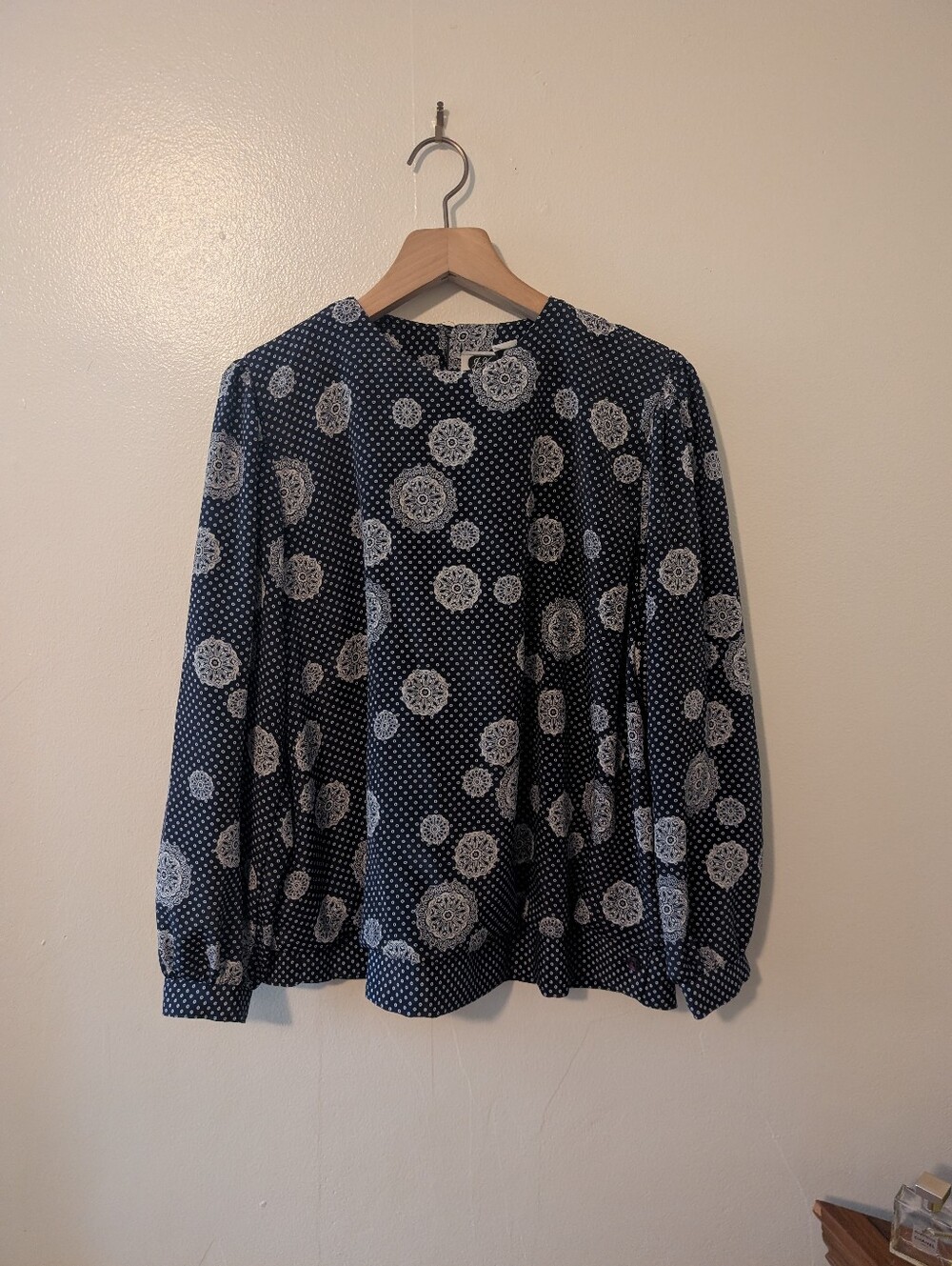 Vintage Jo Hanna York Navy White Mandala Print Long Sleeve Blouse